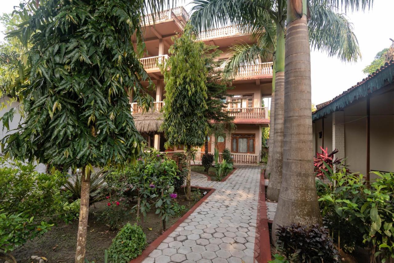 Eden Jungle Resort Sauraha Exteriér fotografie